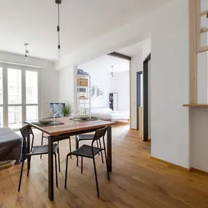 Life & Mico Cosy And Functional , Milan Italy